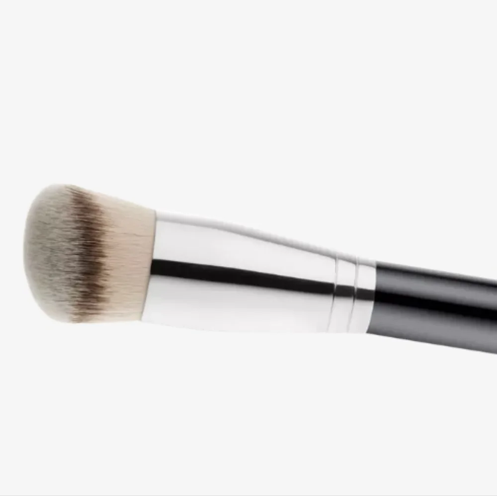 MAC 170 Synthetic Rounded Slant Brush